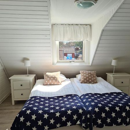 Missionshuset Bed & Breakfast Sandhamn Bagian luar foto