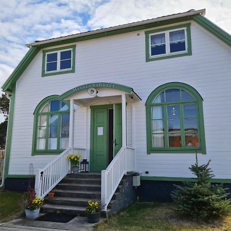 Missionshuset Bed & Breakfast Sandhamn Bagian luar foto