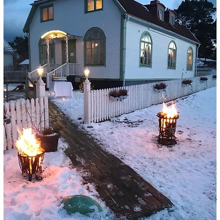 Missionshuset Bed & Breakfast Sandhamn Bagian luar foto