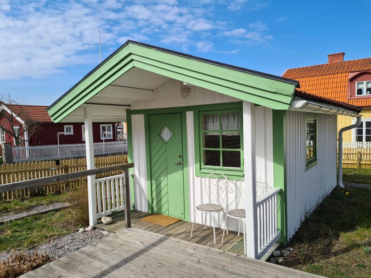 Missionshuset Bed & Breakfast Sandhamn Bagian luar foto