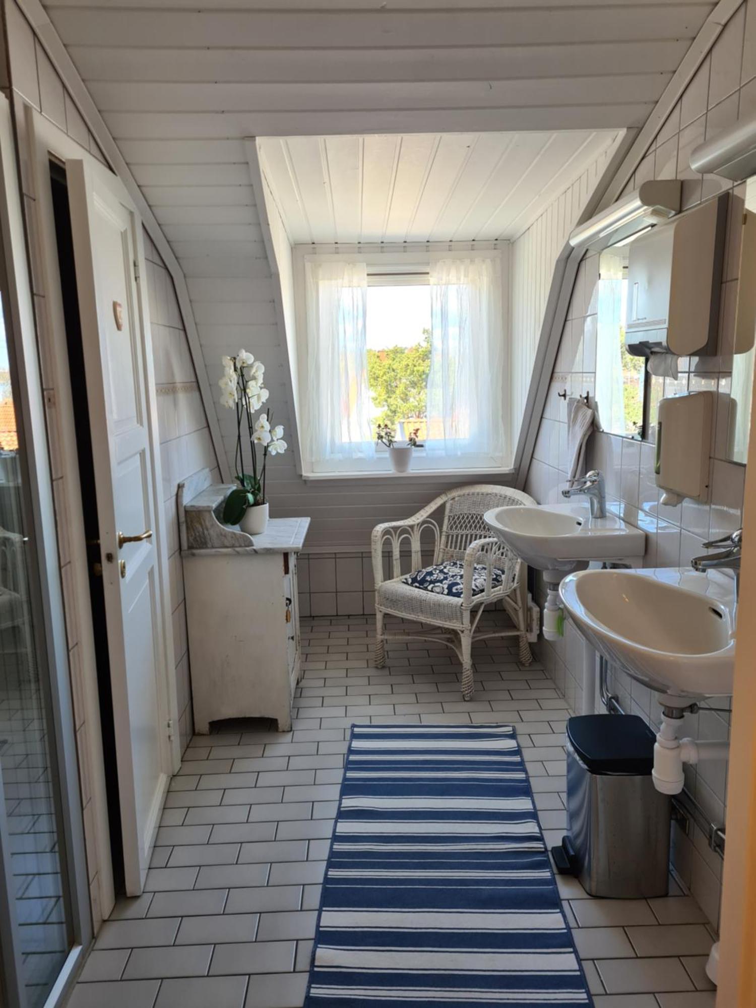 Missionshuset Bed & Breakfast Sandhamn Bagian luar foto