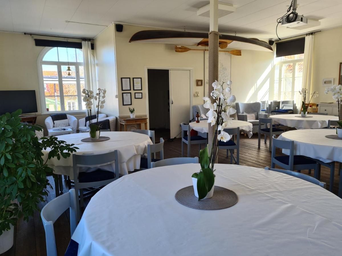 Missionshuset Bed & Breakfast Sandhamn Bagian luar foto