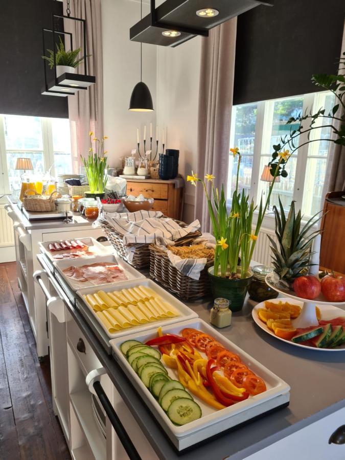 Missionshuset Bed & Breakfast Sandhamn Bagian luar foto